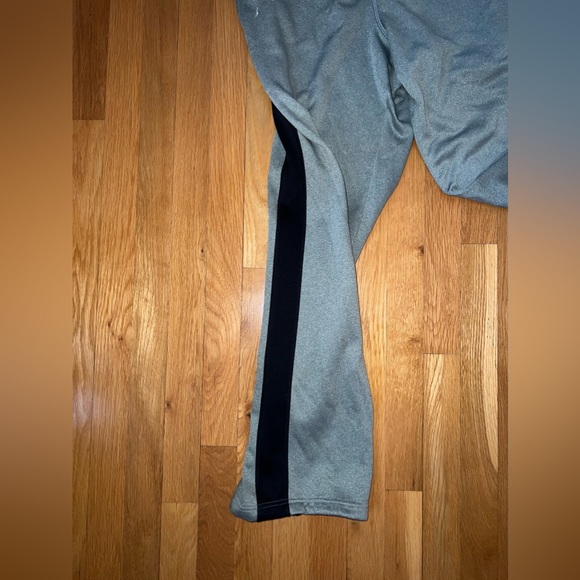 Men’s Gray Nike Therma-Fit Sweatpants - Picture 4 of 4